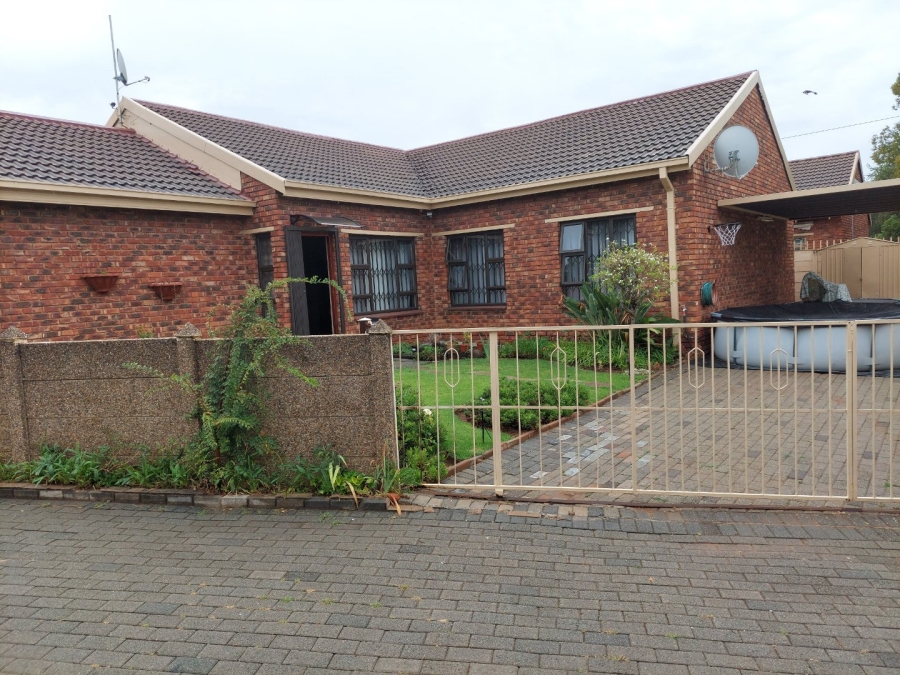 To Let 3 Bedroom Property for Rent in Riebeeckstad Free State